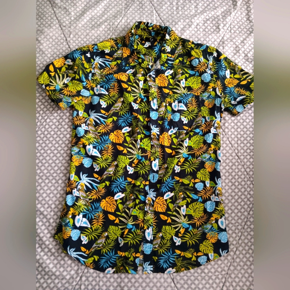 Forever 21 Men's Button Shirt Size XS
